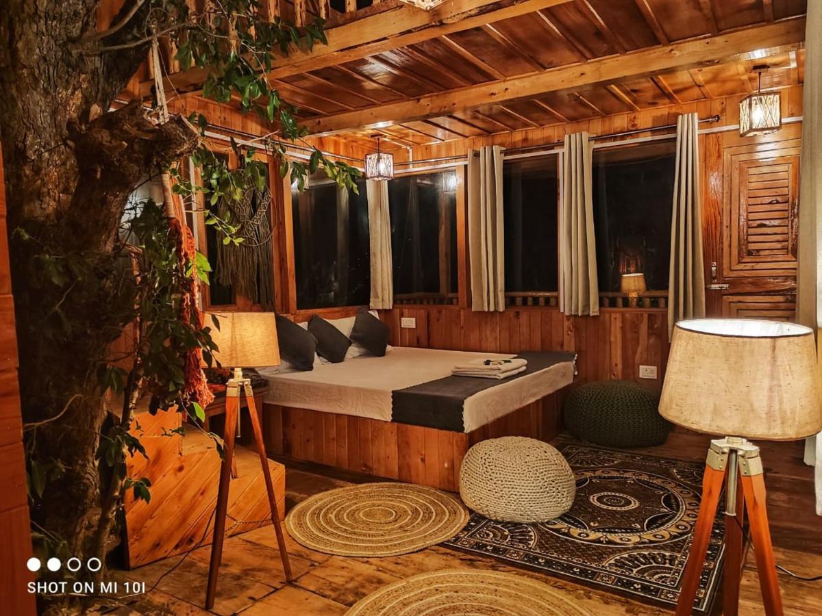 Tree House Jibhi The Hidden Cottage Exterior photo